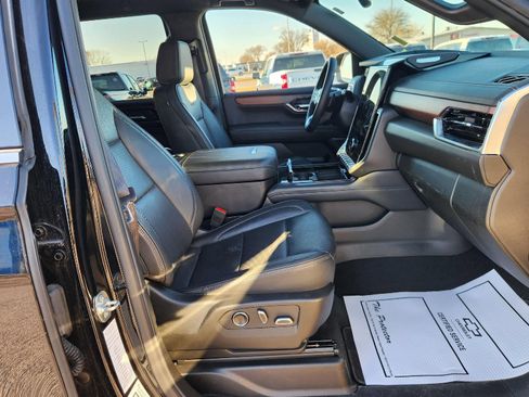 Used 2025 GMC Yukon Denali image 26
