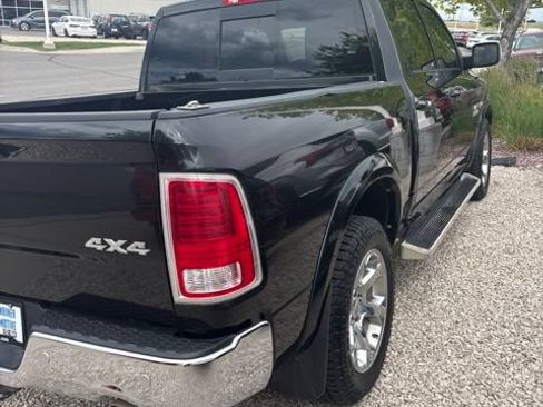 Used 2017 RAM 1500 Laramie w/ Convenience Group AWD/4WD image 7