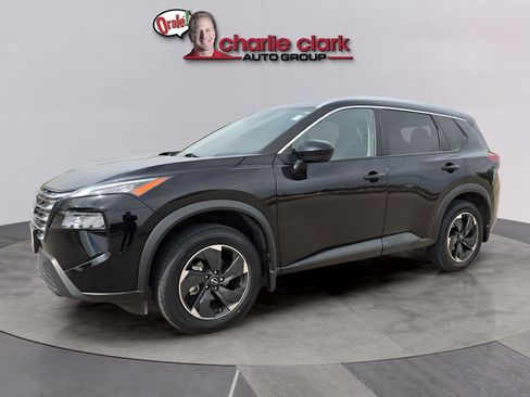 Used 2024 Nissan Rogue SV w/ SV Premium Package FWD image 2