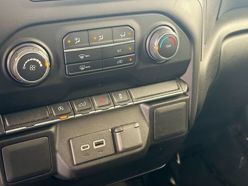 Used 2022 Chevrolet Silverado 1500 Custom AWD/4WD image 17