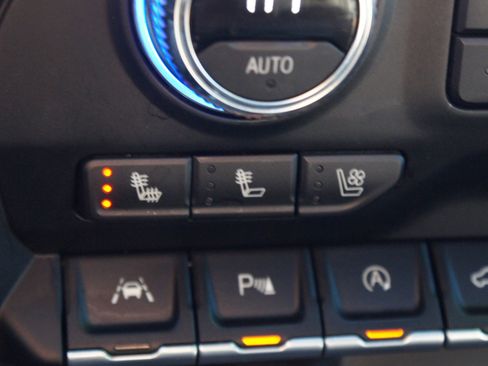 Used 2021 GMC Sierra 1500 AT4 w/ AT4 Premium Package image 9