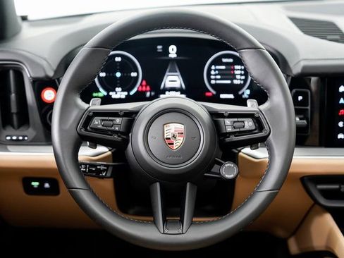 Certified 2025 Porsche Cayenne image 13