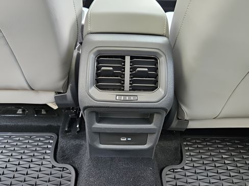 Certified 2023 Volkswagen Taos SE FWD image 10