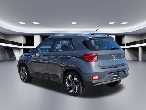 Used 2025 Hyundai Venue SEL FWD image 4