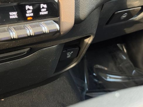 Used 2022 RAM 1500 Laramie AWD/4WD image 23