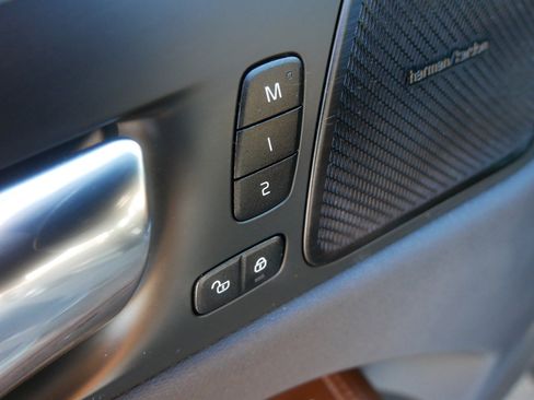 Used 2019 Volvo XC60 T5 Momentum w/ Multimedia Package image 23