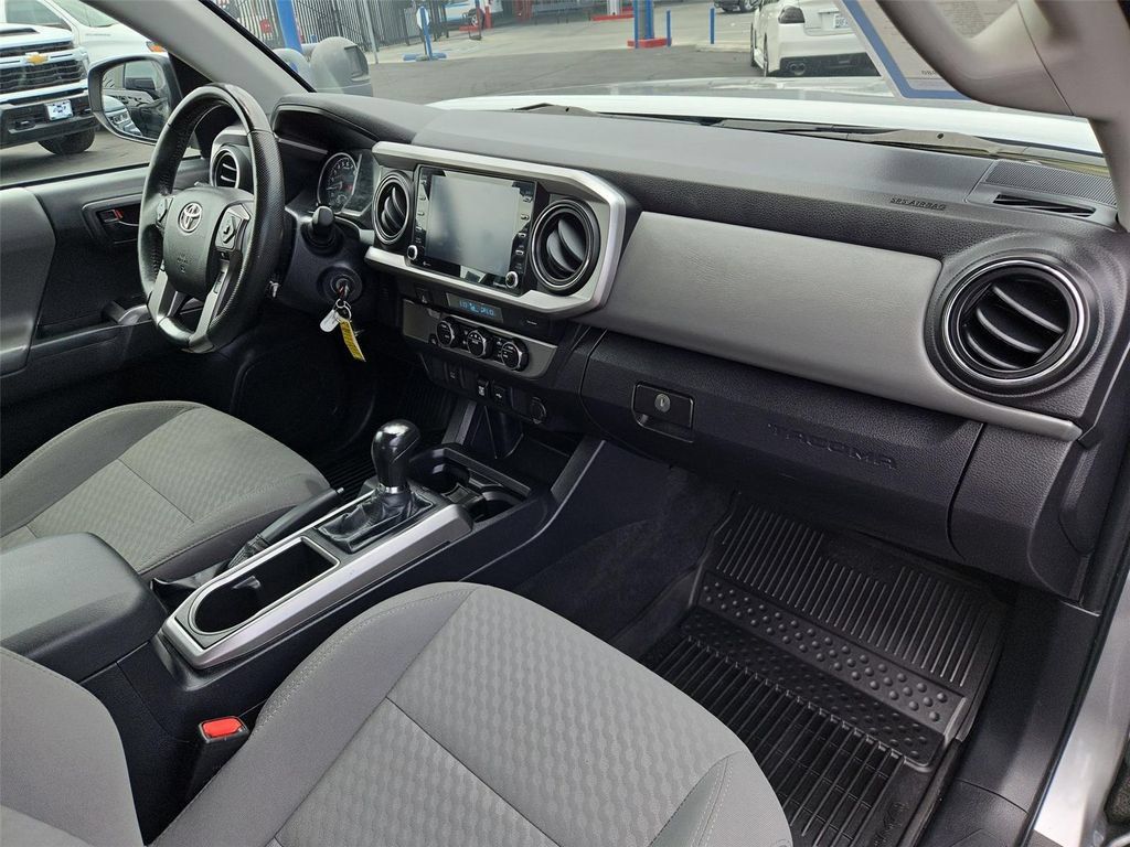 Used 2022 Toyota Tacoma SR5 RWD image 18