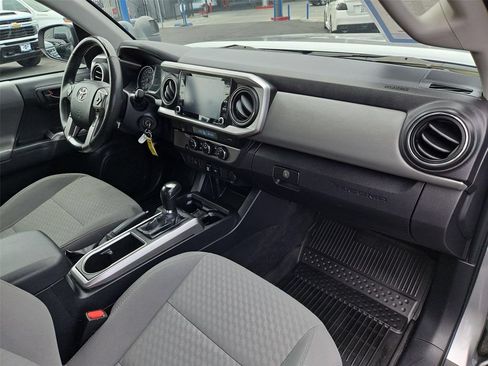 Used 2022 Toyota Tacoma SR5 RWD image 18