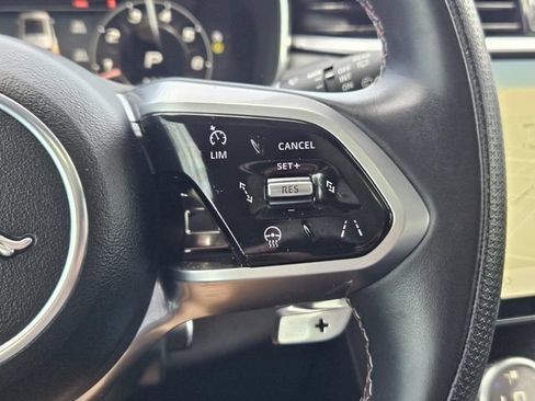 Used 2025 Jaguar F-PACE SVR AWD/4WD image 32