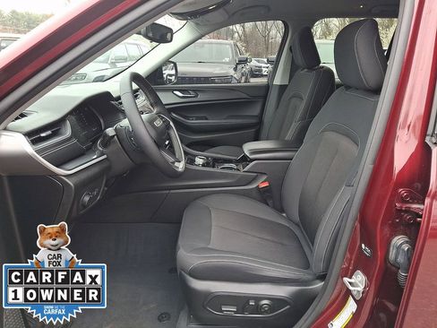 Used 2023 Jeep Grand Cherokee Laredo image 14