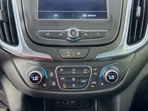 Used 2023 Chevrolet Equinox LT w/ Driver Convenience Package FWD image 16