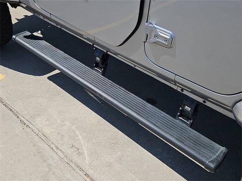 Used 2021 Jeep Wrangler Unlimited Sahara image 13