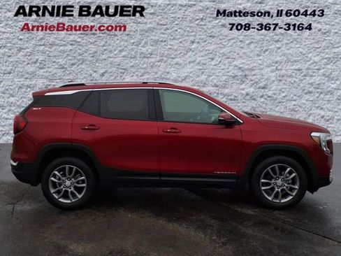 Used 2023 GMC Terrain SLT image 4