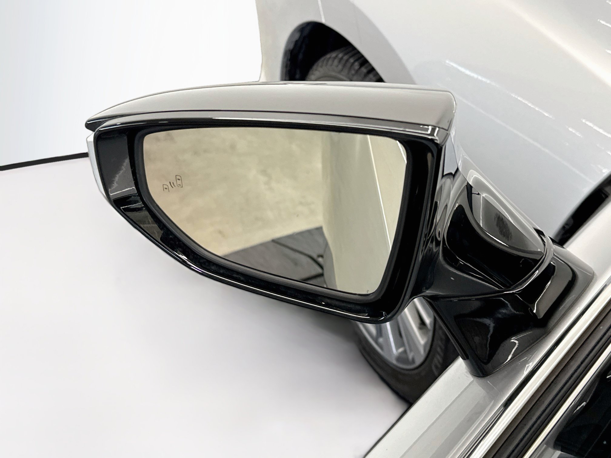 Used 2019 Lexus ES 300h w/ Premium Package FWD image 16