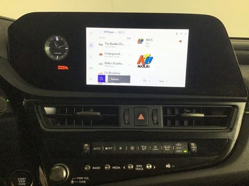 Used 2023 Lexus ES 350 w/ Premium Package image 15