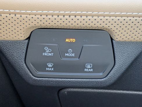 New 2026 Volkswagen Atlas Cross Sport SE image 17