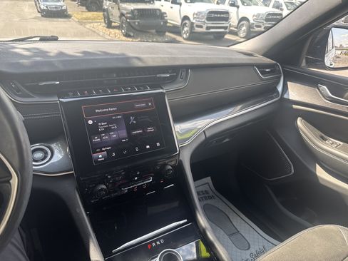 Used 2021 Jeep Grand Cherokee L Laredo image 23