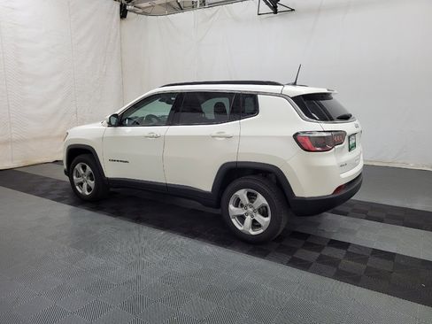 Used 2021 Jeep Compass Latitude w/ Convenience Group AWD/4WD image 3
