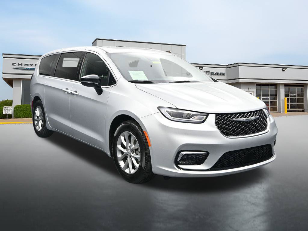 Used 2026 Chrysler Pacifica Limited FWD image 7