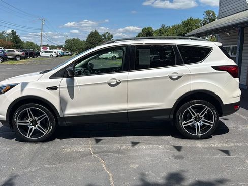 Used 2019 Ford Escape SEL AWD/4WD image 3