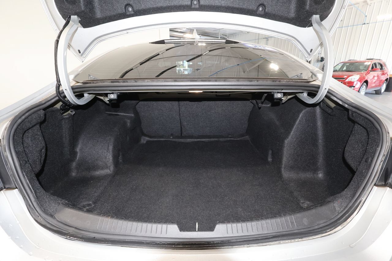 Used 2020 Chevrolet Malibu LT FWD image 15