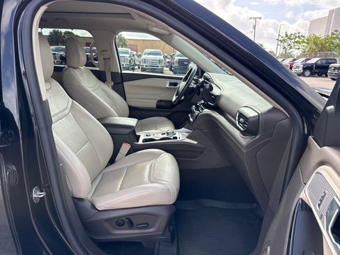 Used 2021 Ford Explorer Platinum w/ Equipment Group 601A AWD/4WD image 27
