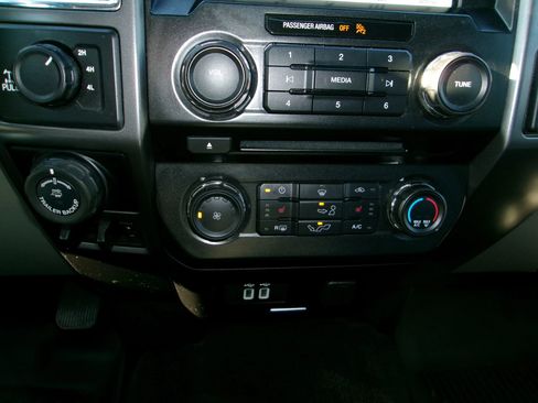 Used 2017 Ford F150 XLT w/ Equipment Group 302A Luxury image 13