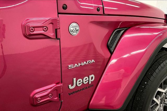 Used 2024 Jeep Wrangler Unlimited Sahara w/ Technology Group AWD/4WD image 35