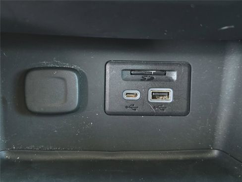 Used 2023 GMC Acadia SLT image 23