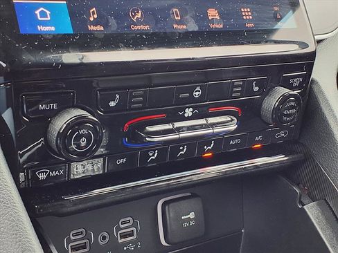 Used 2025 Jeep Grand Cherokee Limited image 13