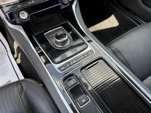 Used 2017 Jaguar XF Prestige image 20