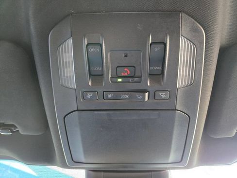 Used 2025 Toyota Highlander XSE AWD/4WD image 27