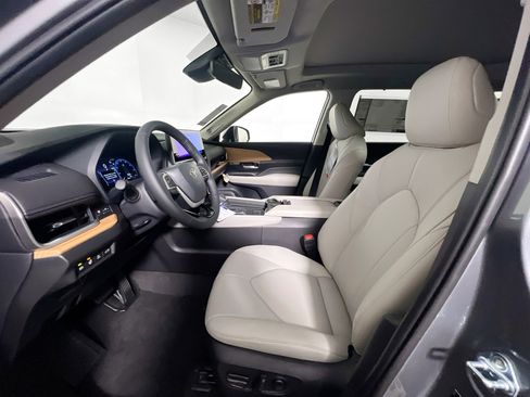 New 2026 Toyota Grand Highlander Limited image 14