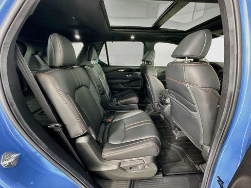 Used 2025 Honda Pilot TrailSport image 28