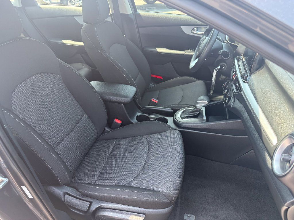 Used 2024 Kia Forte LXS w/ LXS Technology Package FWD image 13