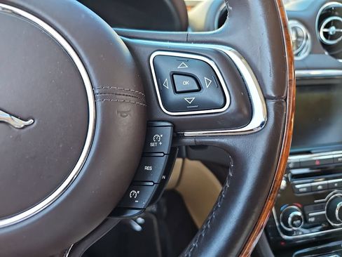 Used 2015 Jaguar XJ L Portfolio RWD image 12