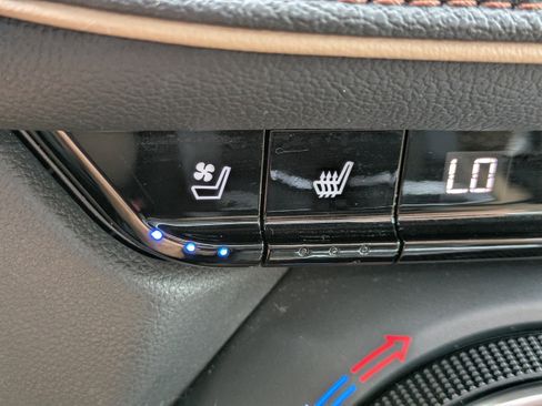 Used 2020 Chevrolet Blazer Premier w/ Driver Confidence II Package image 29