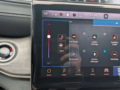 Used 2024 Jeep Grand Cherokee Limited image 31