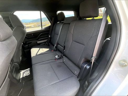 Used 2025 Toyota 4Runner SR5 AWD/4WD image 25