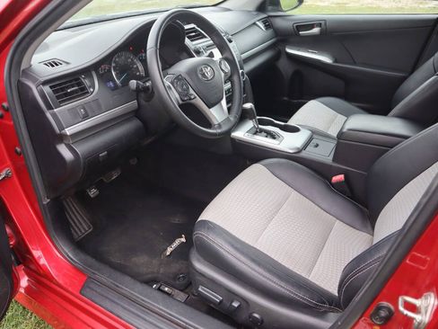 Used 2014 Toyota Camry SE FWD image 22
