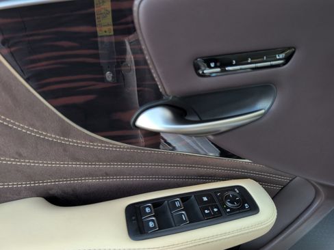 Used 2018 Lexus LS 500h w/ Luxury Package RWD image 8