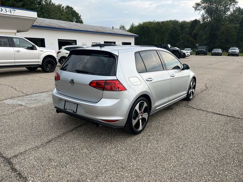 Used 2016 Volkswagen Golf 4-Door FWD image 6