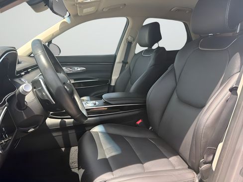 Used 2025 Genesis GV70 2.5T AWD/4WD image 19