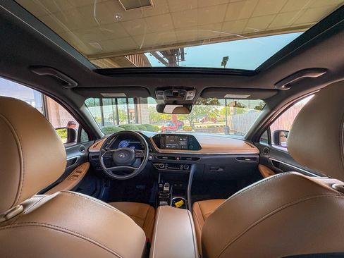 Used 2020 Hyundai Sonata SEL w/ Premium + Sunroof Package FWD image 2