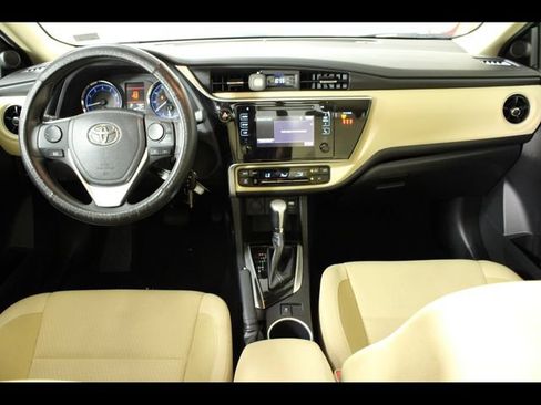 Used 2018 Toyota Corolla LE w/ Carpet Mat Package (TMS) FWD image 14