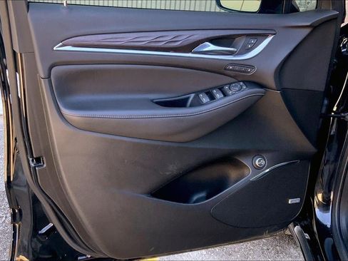 Used 2023 Buick Enclave Avenir image 25