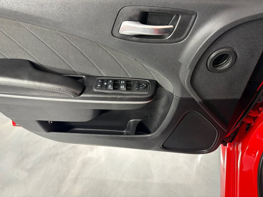 Used 2019 Dodge Charger R/T RWD image 11