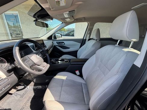 Used 2025 Nissan Rogue SV image 29