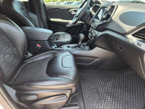 Used 2022 Jeep Cherokee Latitude image 16