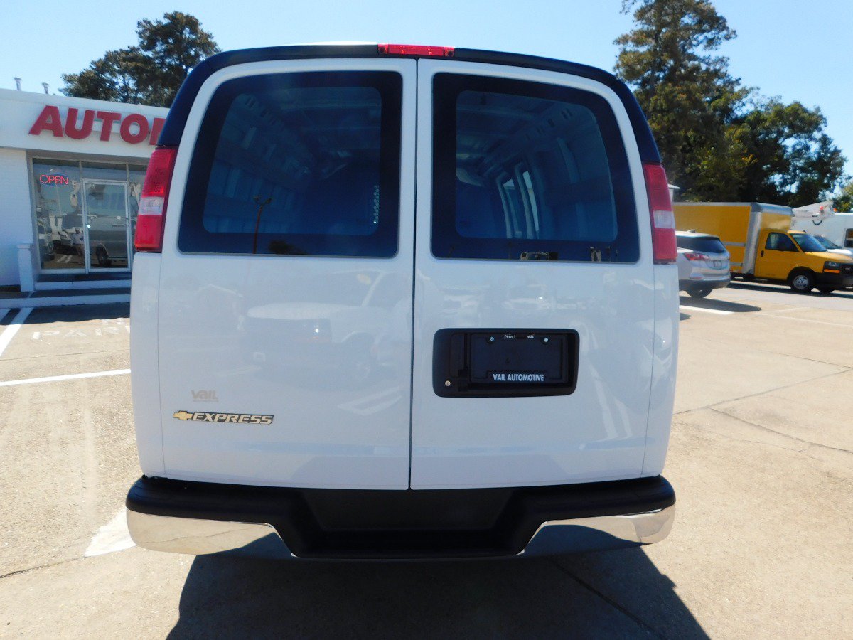 Used 2025 Chevrolet Express 2500 w/ Driver Convenience Package RWD image 3